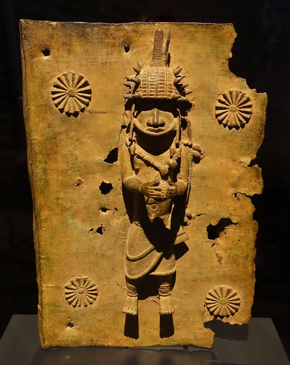 A relief plaque from the royal palace of the Kingdom of Benin, now in the collection of the Rautenstrauch-Joest-Museum of ethnography in Cologne Photo:	Daderot