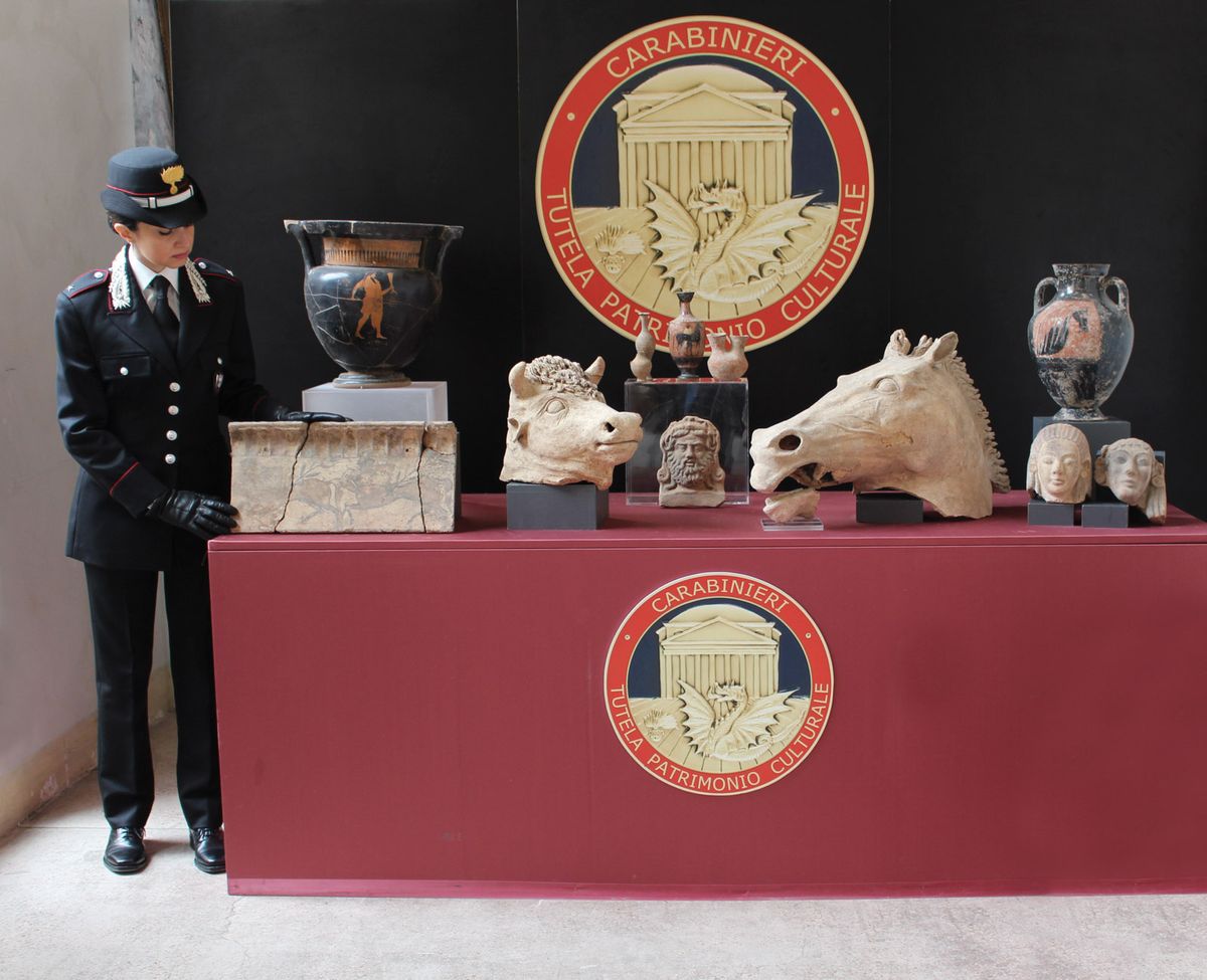 The Carabinieri’s haul of artefacts, which it says is worth nearly €1m Carabinieri Tutela Patrimonio Culturale
