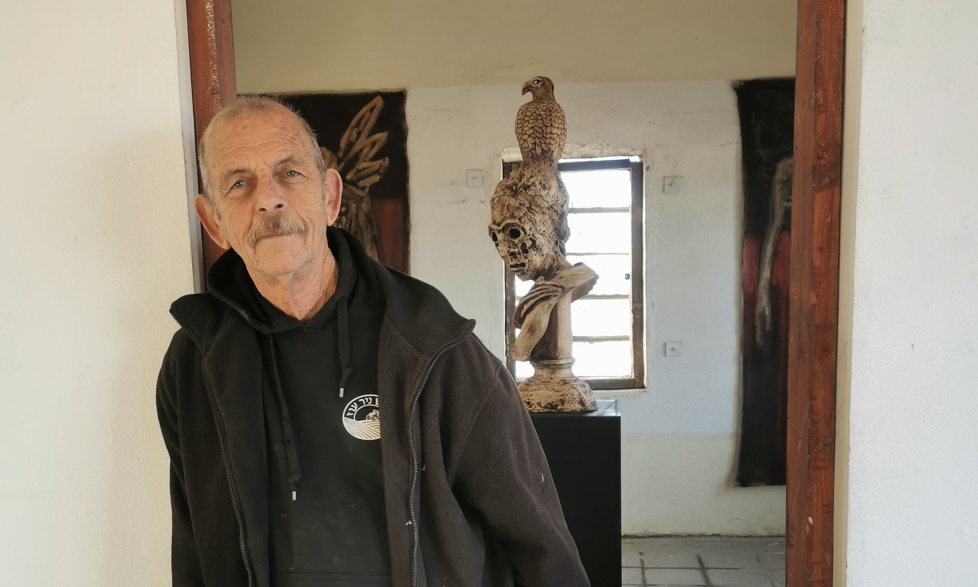 Israeli artist, curator and gallery founder Chaim Peri has died in Hamas captivity, aged 79 - Vimarsana News