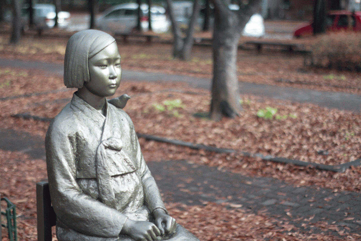 Kim Seo-kyung and Kim Eun-sung’s Statue of Peace (2011) Photo: YunHo LEE/Flickr