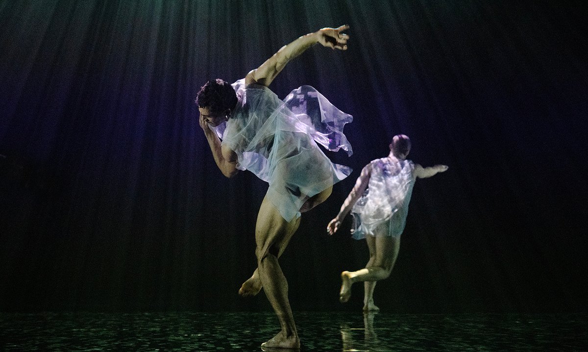 Anish Kapoor’s ‘blackest black’ will take to the stage for a London dance performance – The Art Newspaper