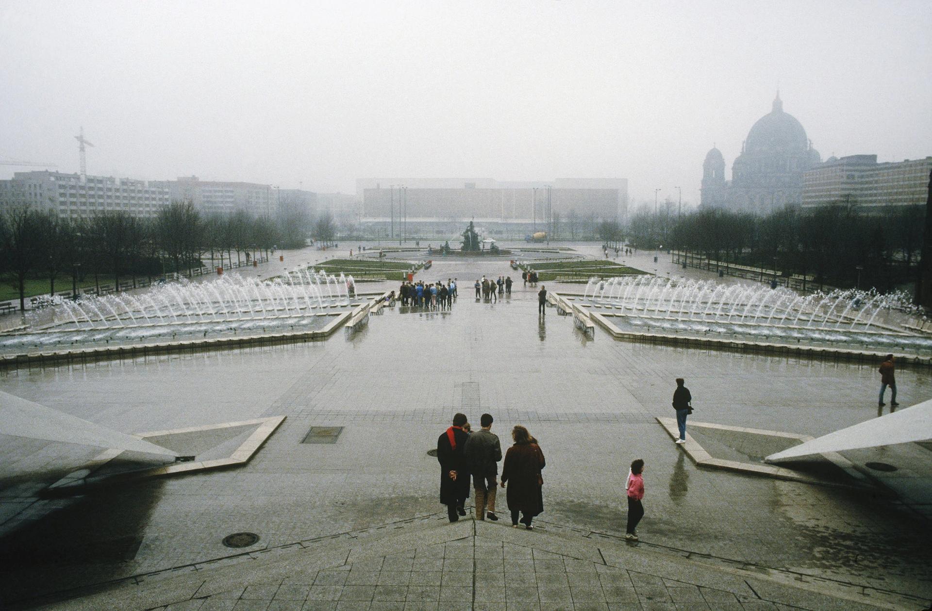 Berlin's Palast der Republik in 1989, photographed by Harald Hauswald Harald Hauswald/OSTKREUZ