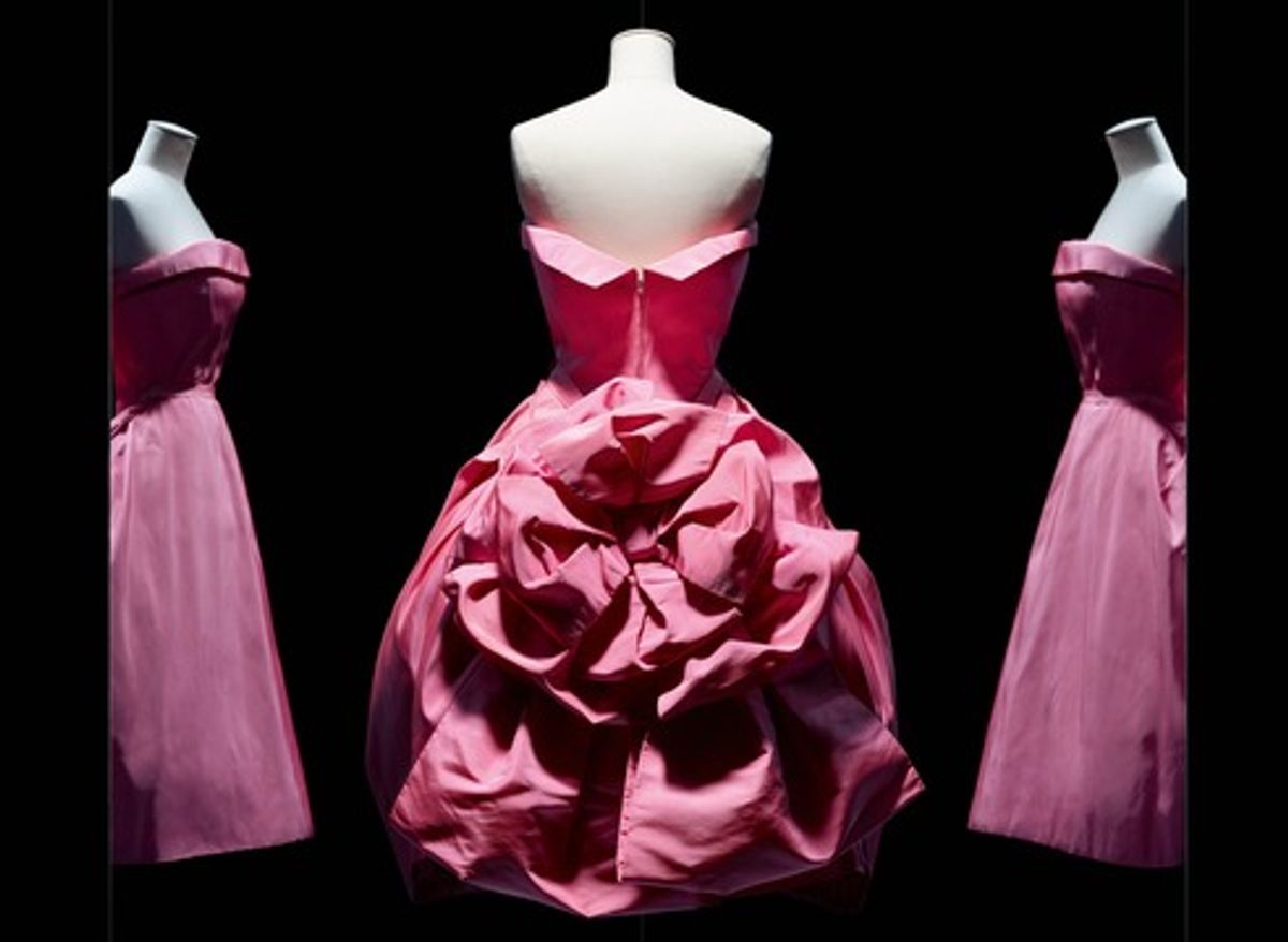 Christian Dior, Opéra Bouffe gown, Haute Couture, Fall-Winter 1956, Aimant line Short evening gown in silk faille by Abraham, Paris, Dior Héritage (© Photo Les Arts Décoratifs / Nicholas Alan Cope)