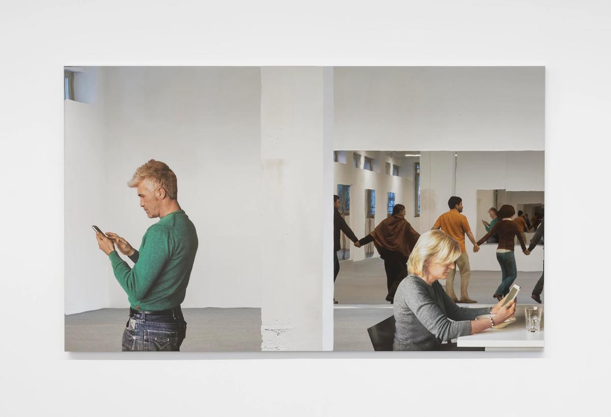 Michelangelo Pistoletto's Smartphone - donna seduta e uomo in piedi (2018) Courtesy of Giorgio Persano Gallery, Turin