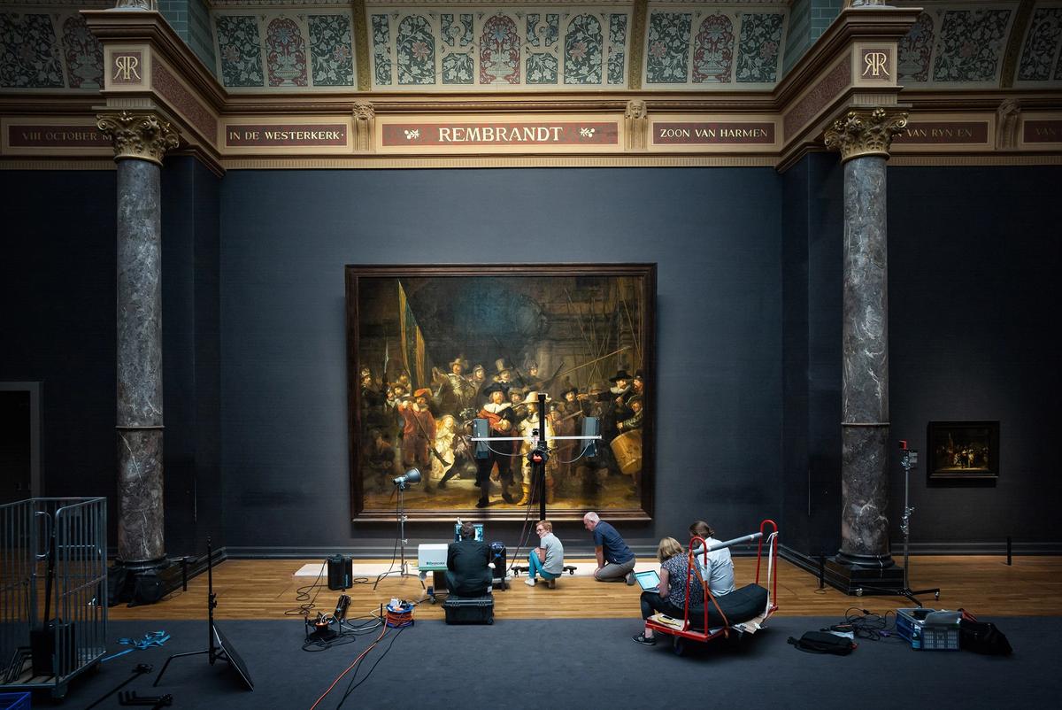 Preliminary research on The Night Watch at the Rijksmuseum in Amsterdam Photo: Daniel Maissan