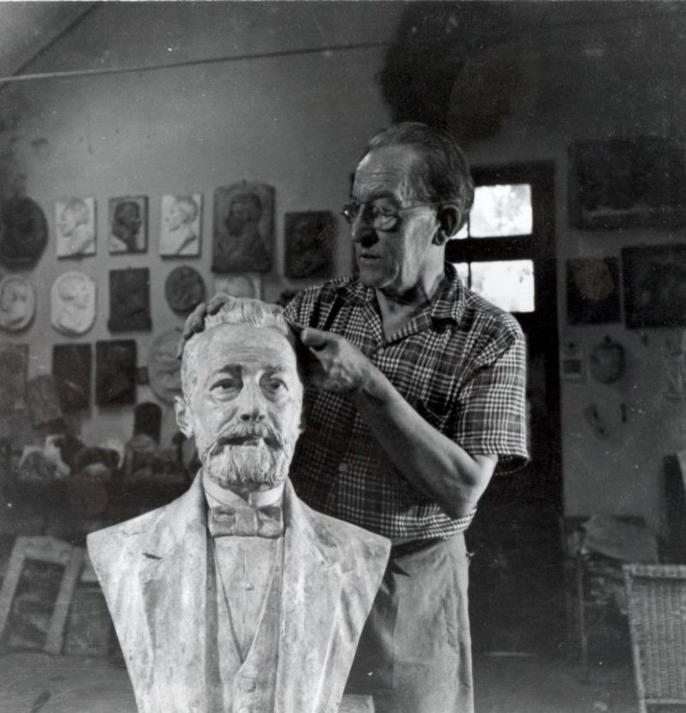 The Brazilian artist João Turin in his studio in Curitiba SSTP Investimentos Ltda