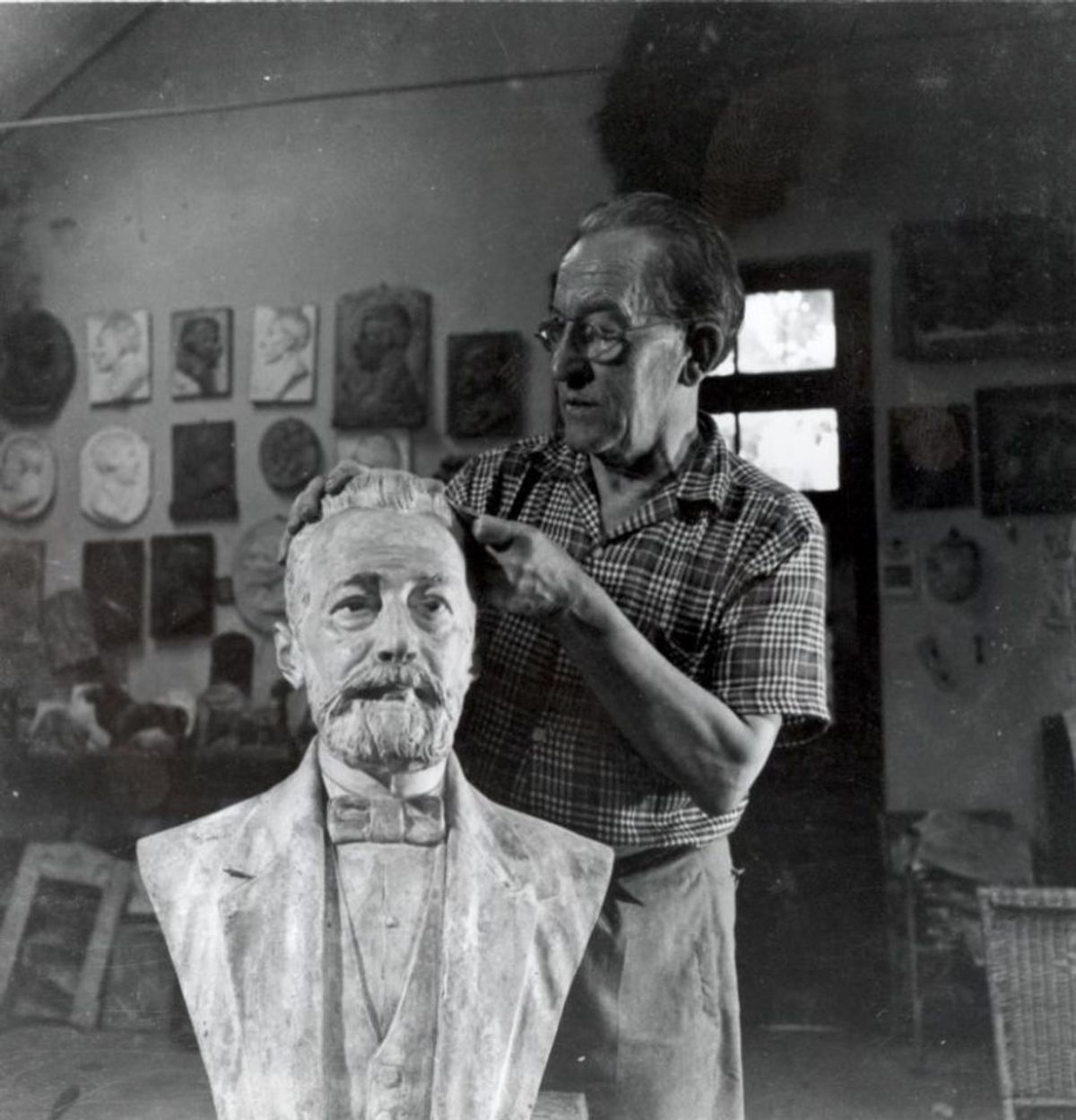 The Brazilian artist João Turin in his studio in Curitiba SSTP Investimentos Ltda