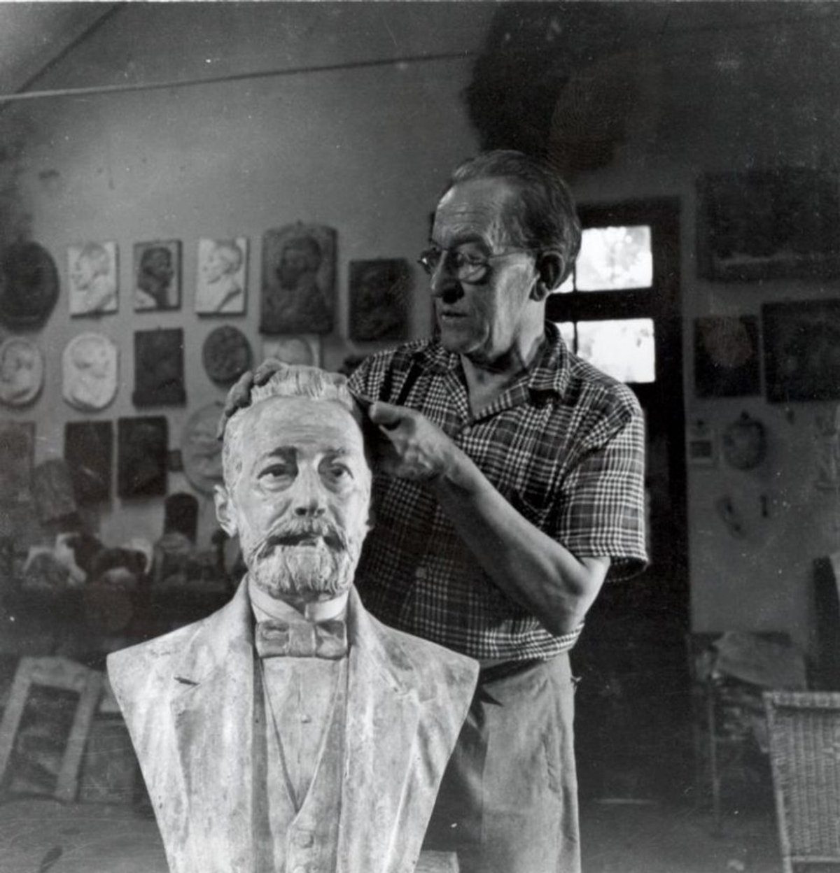 The Brazilian artist João Turin in his studio in Curitiba SSTP Investimentos Ltda