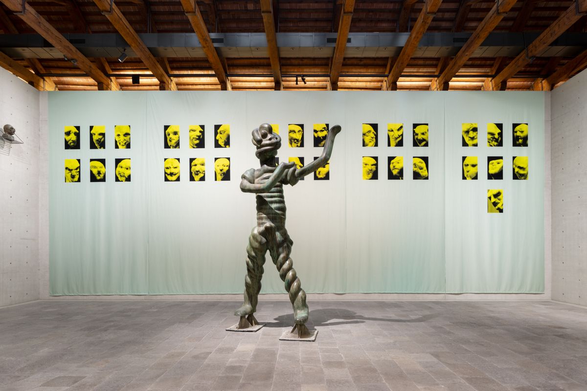 Installation view of Thomas Schütte. Genealogies featuring the artist’s Wichte (2006) and Drei Ganz Große Geister (1998-2004) © Thomas Schütte, by SIAE 2025. Photo: Filippo Rossi / Marco Cappelletti Studio © Palazzo Grassi - Pinault Collection