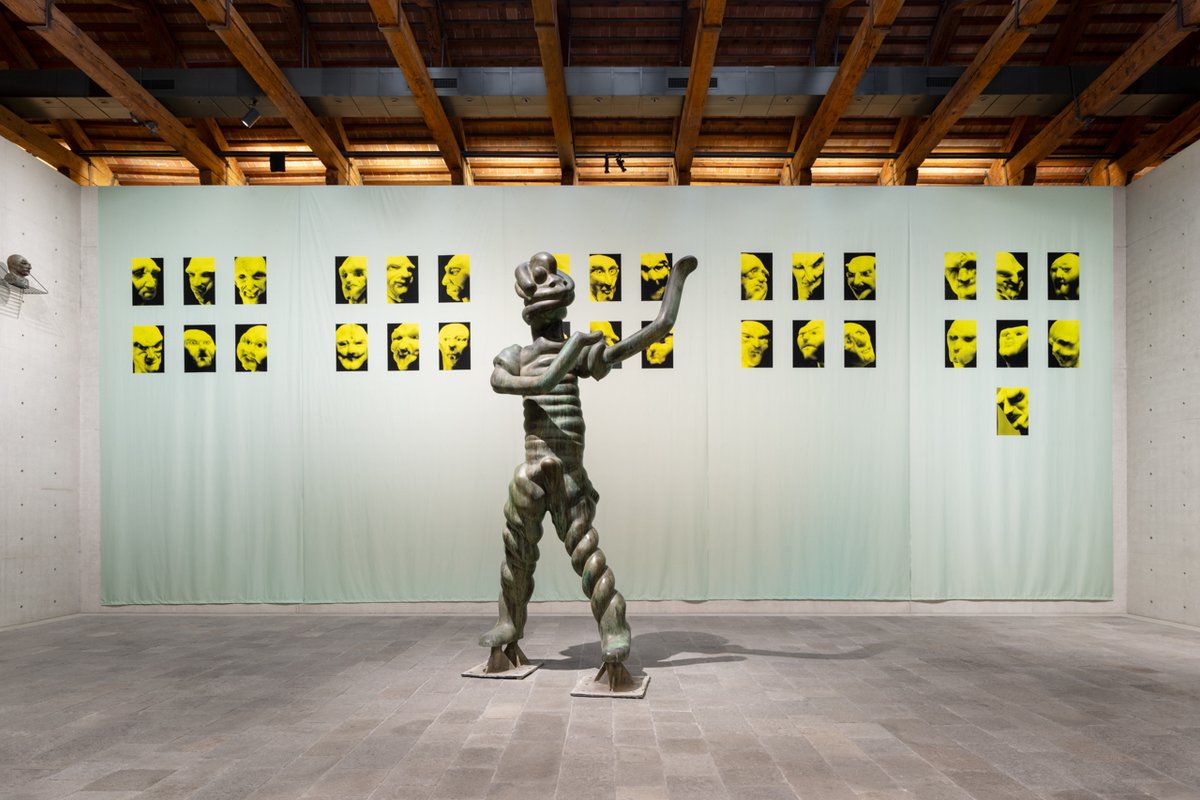 Installation view of Thomas Schütte. Genealogies featuring the artist’s Wichte (2006) and Drei Ganz Große Geister (1998-2004) © Thomas Schütte, by SIAE 2025. Photo: Filippo Rossi / Marco Cappelletti Studio © Palazzo Grassi - Pinault Collection