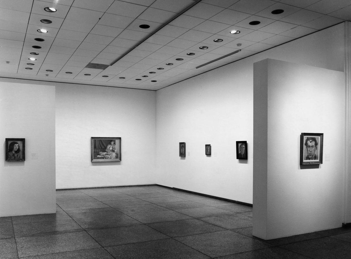 Installation photograph taken on the day that Lucian Freud’s portrait of Francis Bacon (fourth from left) was stolen from his exhibition at the Neue Nationalgalerie in Berlin © bpk / Nationalgalerie, SMB / Reinhard Friedrich