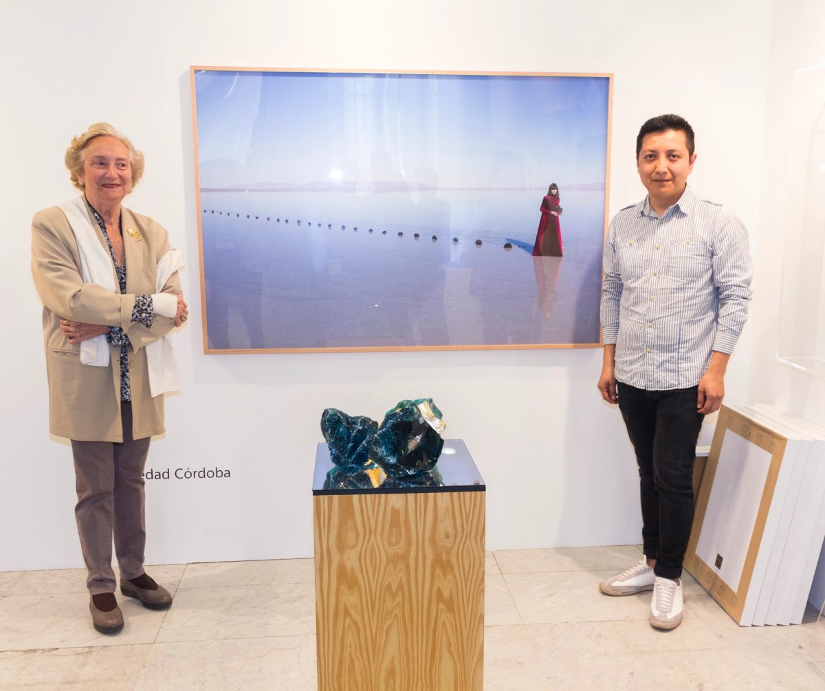 Winner Andrés Bolagnos with Pilar Citoler at the Gema Llamazares stand courtesy JustMad