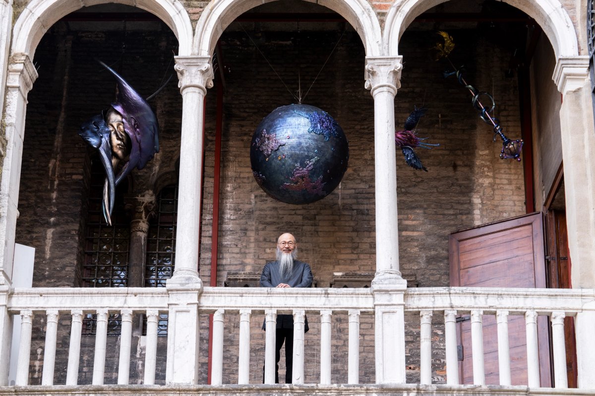 Wallace Chan with his sculptures at Palazzo Contarini del Bovolo in Venice. Photo by Federico Sutera