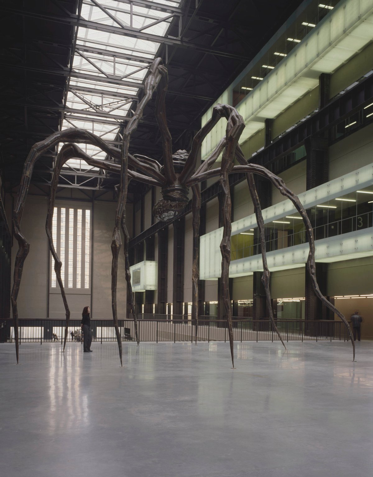 Installation photography, Louise Bourgeois, Maman, Tate Modern 2000
Photo Tate Photography