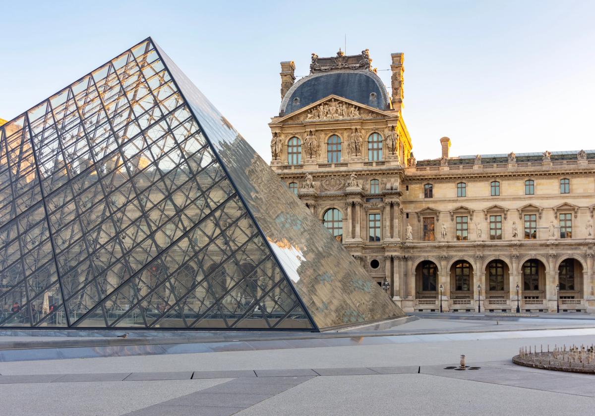 Three relatives of the suspect were also taken into custody on Tuesday and are being questioned by the anti-gang squad

Mistervlad
