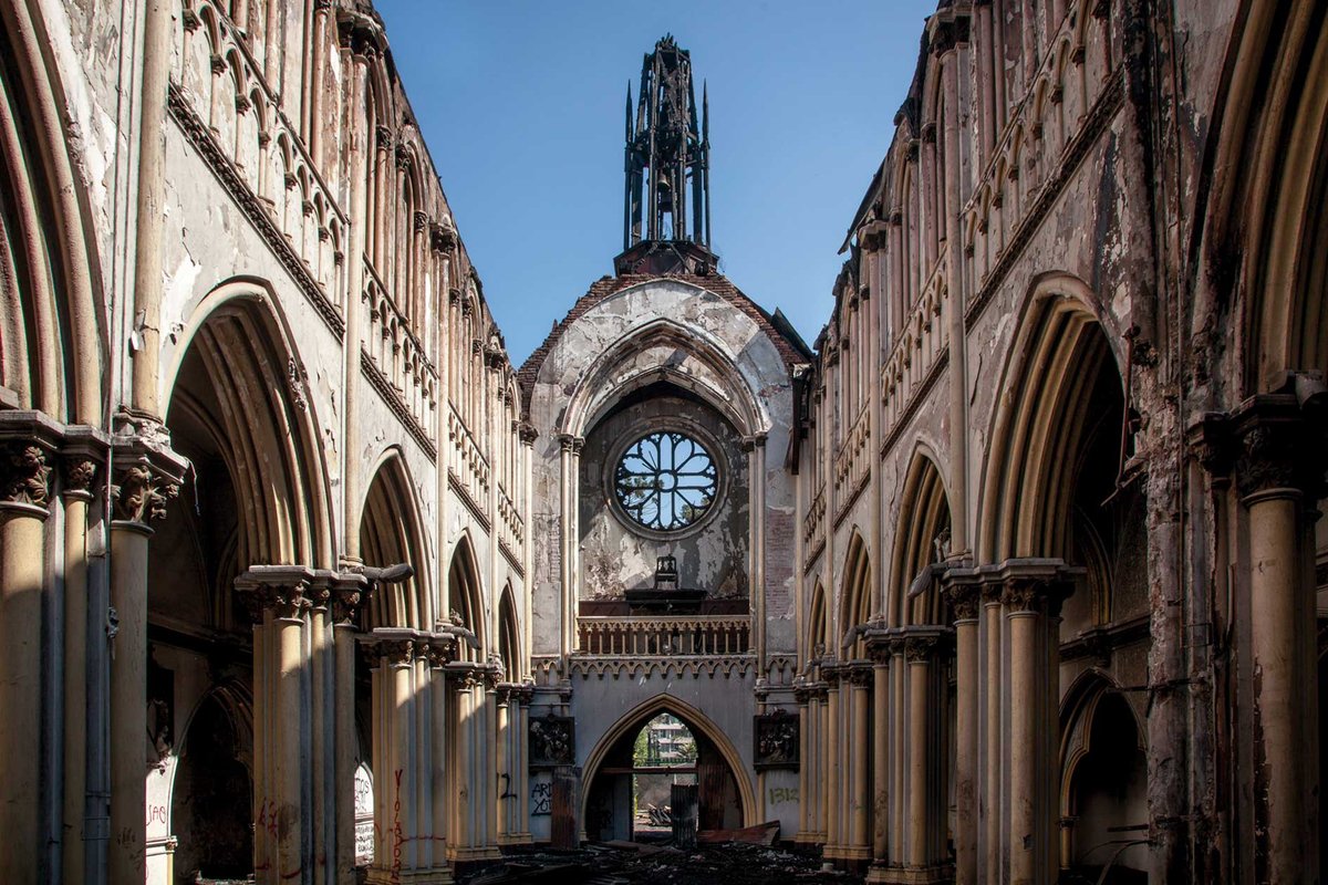A second protest-related fire in October 2020 burned the church’s roof, altar, apse and nave Photo: Daniella Toledo; courtesy Latin American Centre for Stained Glass
