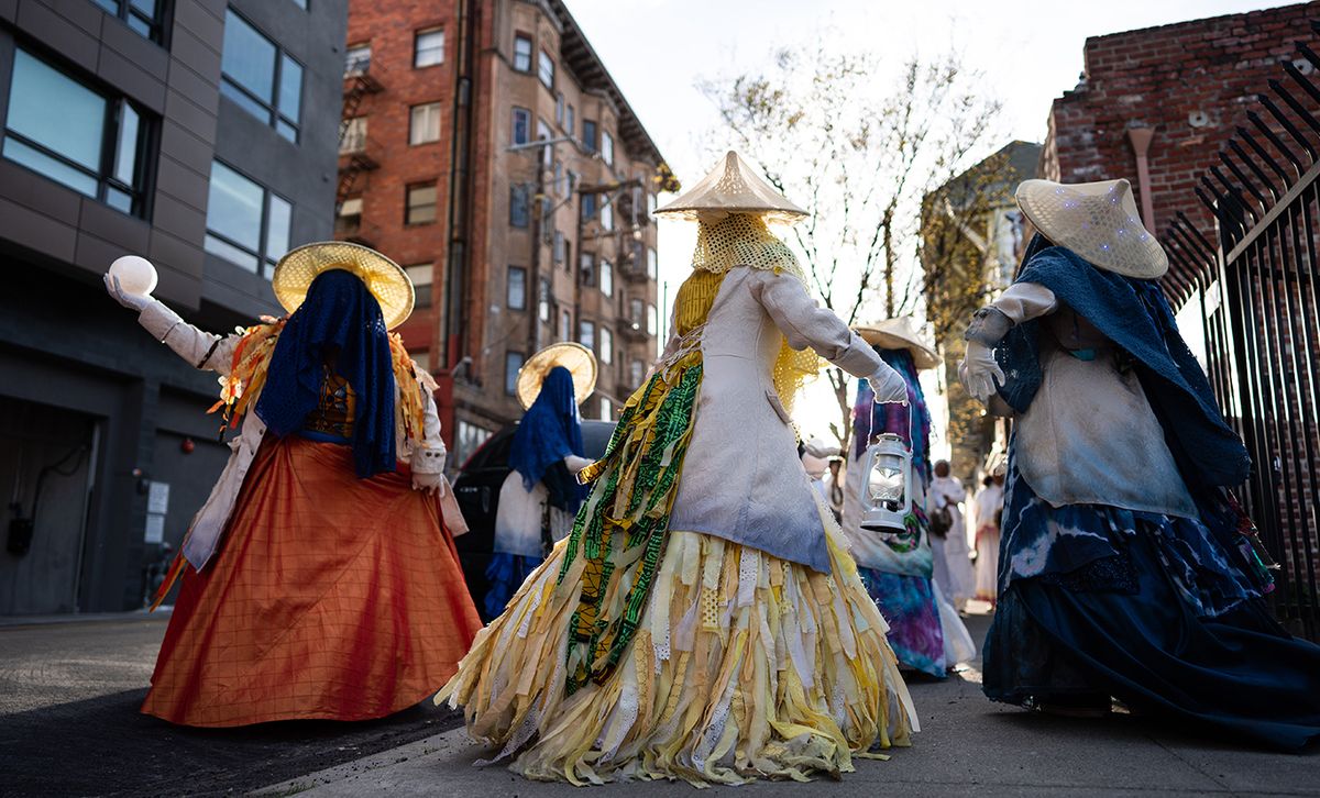 A scene from the House/Full of Blackwomen episode Now You See Me (Fly), a performance project from 2016 that was choreographed by Amara Tabor-Smith, a recipient of a $100,000 stipend from the Kenneth Rainin Foundation and United States Artists Robbie Sweeny