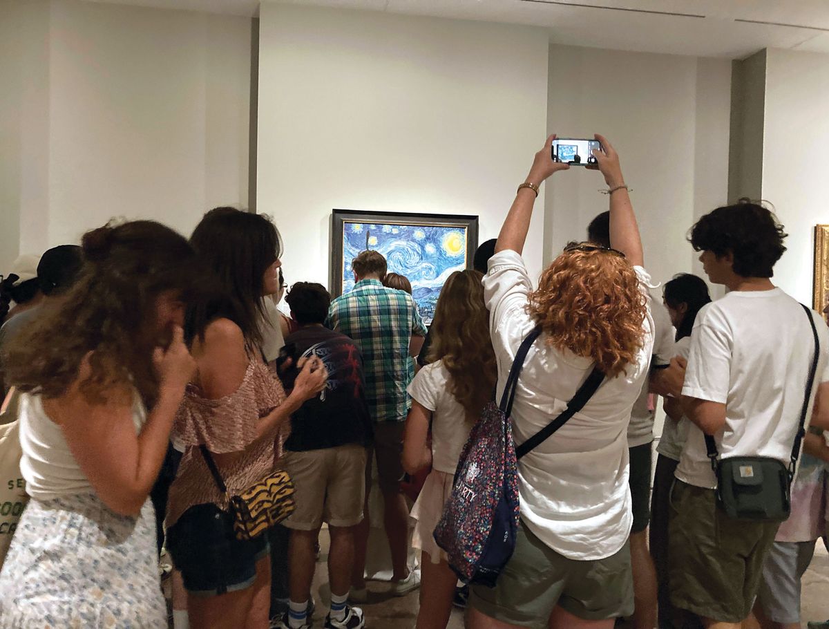 Visitors mob Vincent van Gogh’s The Starry Night (1889) in a loan exhibition at the Metropolitan Museum of Art in New York. The Met was the most visited art museum in the US Photo: © Frances M. Roberts, Alamy