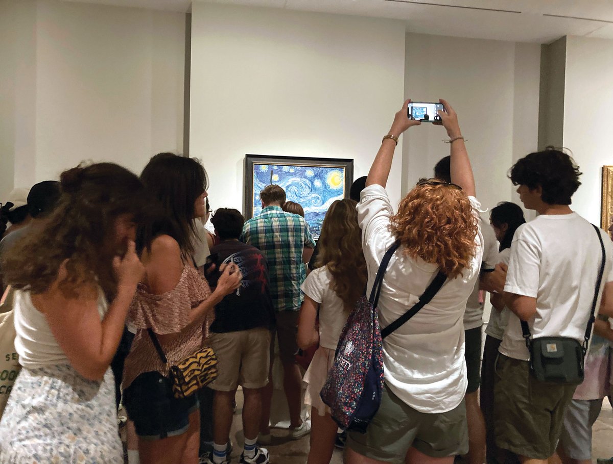 Visitors mob Vincent van Gogh’s The Starry Night (1889) in a loan exhibition at the Metropolitan Museum of Art in New York. The Met was the most visited art museum in the US Photo: © Frances M. Roberts, Alamy