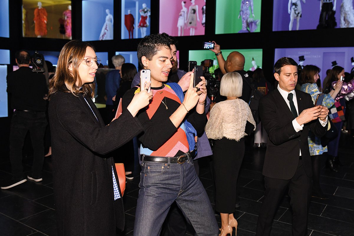 Getting the perfect shot for social media at the Metropolitan Museum of Art during the Camp show © Image courtesy of The Metropolitan Museum of Art, BFA.com/Zach Hilty