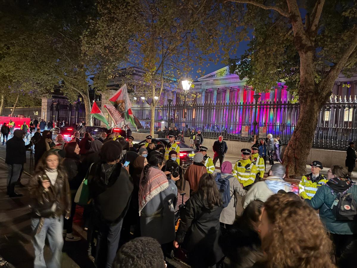 Protestors in front of the British Museum during its Red Ball fundraiser

The Art Newspaper