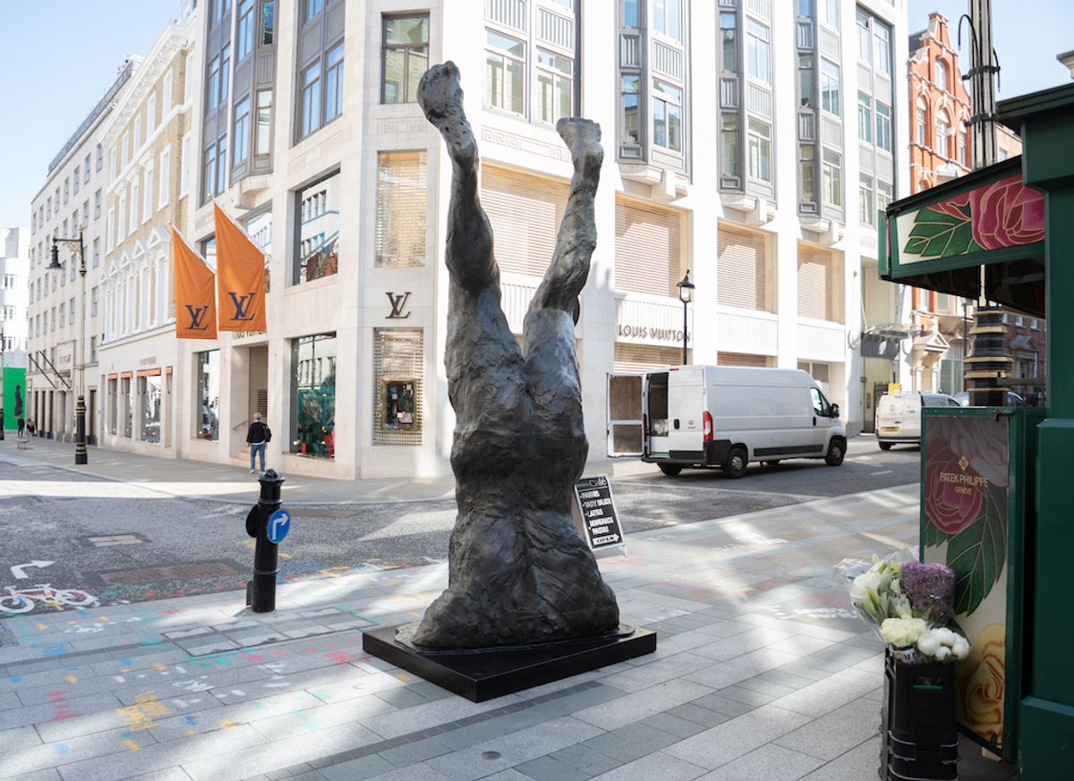 David Breuer's Weil Alien 2, presented by E&R Cyzer Courtesy of Mayfair Art Weekend. © David Owens Photography