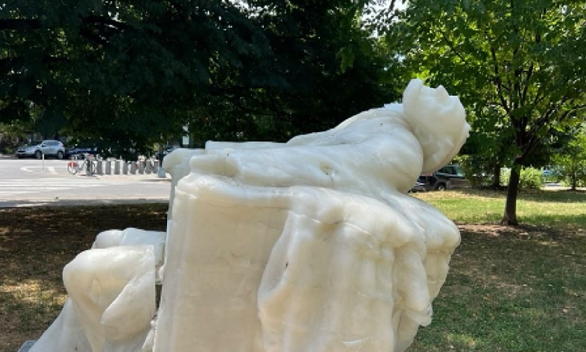 Wax statue of Abraham Lincoln loses its head amid US heat wave Wax statue of Abraham Lincoln loses its head amid US heat wave