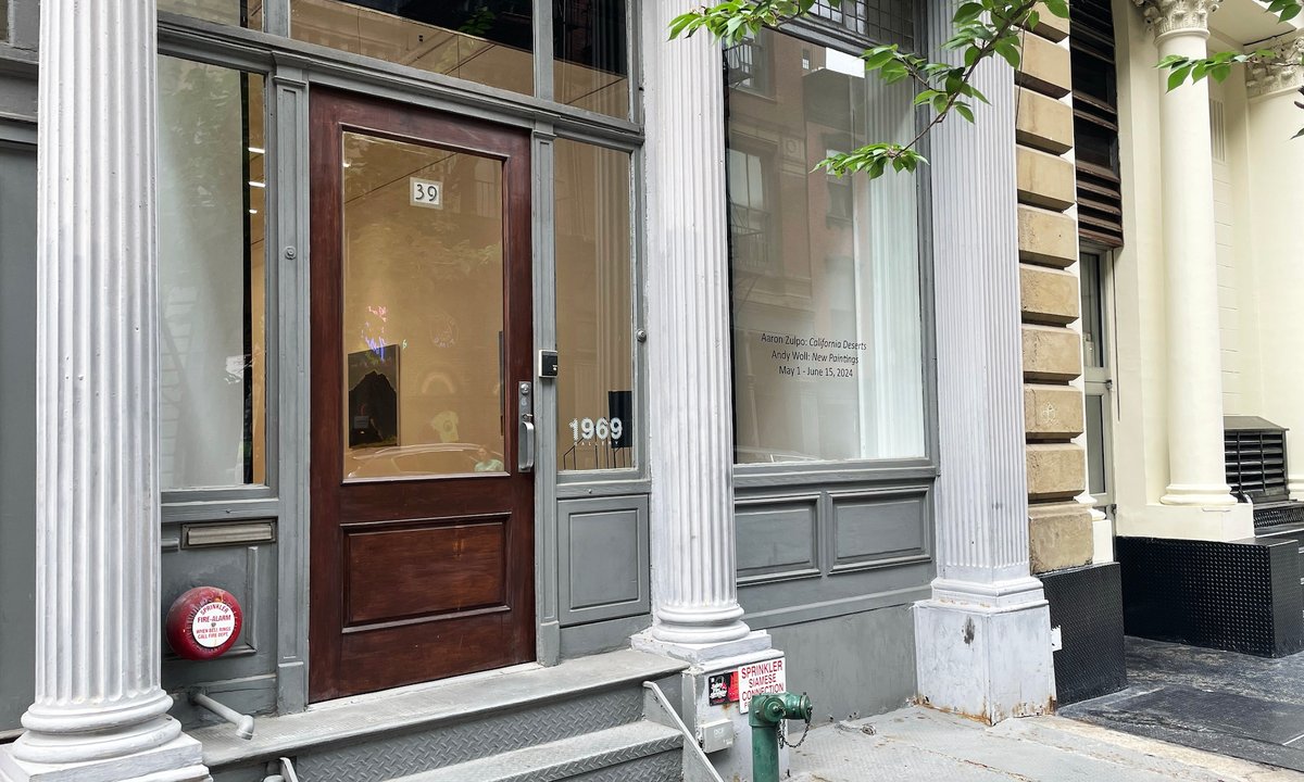 Manhattan dealers feud over client contacts