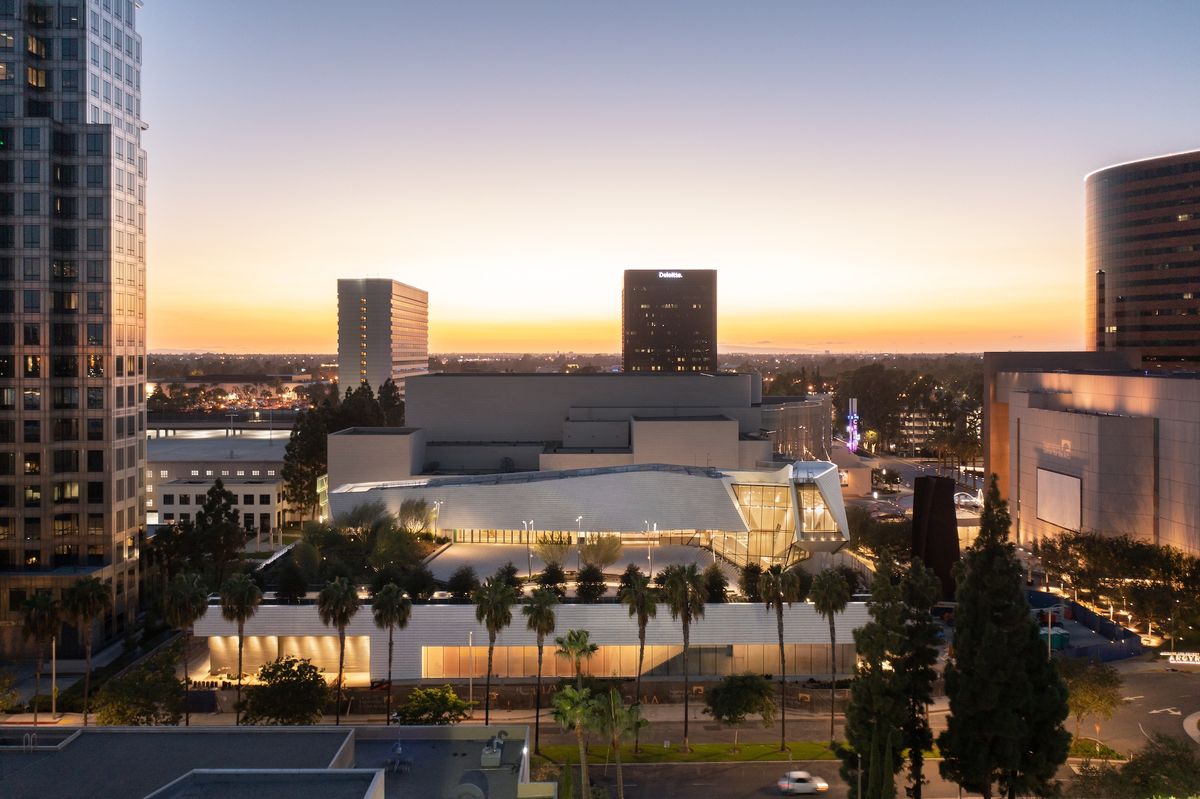 The Orange County Museum of Art designed by Morphosis Architects. Photo © Mike Kelley