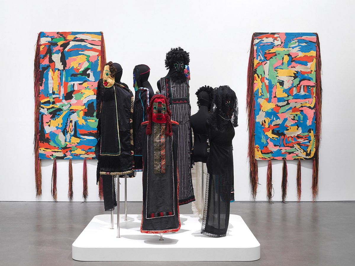 The New Museum retrospective covers the sweep of Ringgold’s six-decade career, including mask sculptures from 1973, and, behind, two fabric-and-paint works, from the 1983 California Dah series ©dariolasagni.com