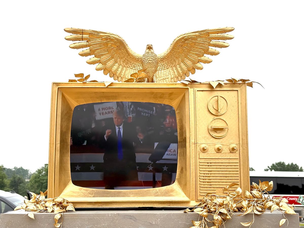 A new sculpture that appeared on 26 June on the National Mall in Washington, DC Photo by Joe Flood, via Flickr