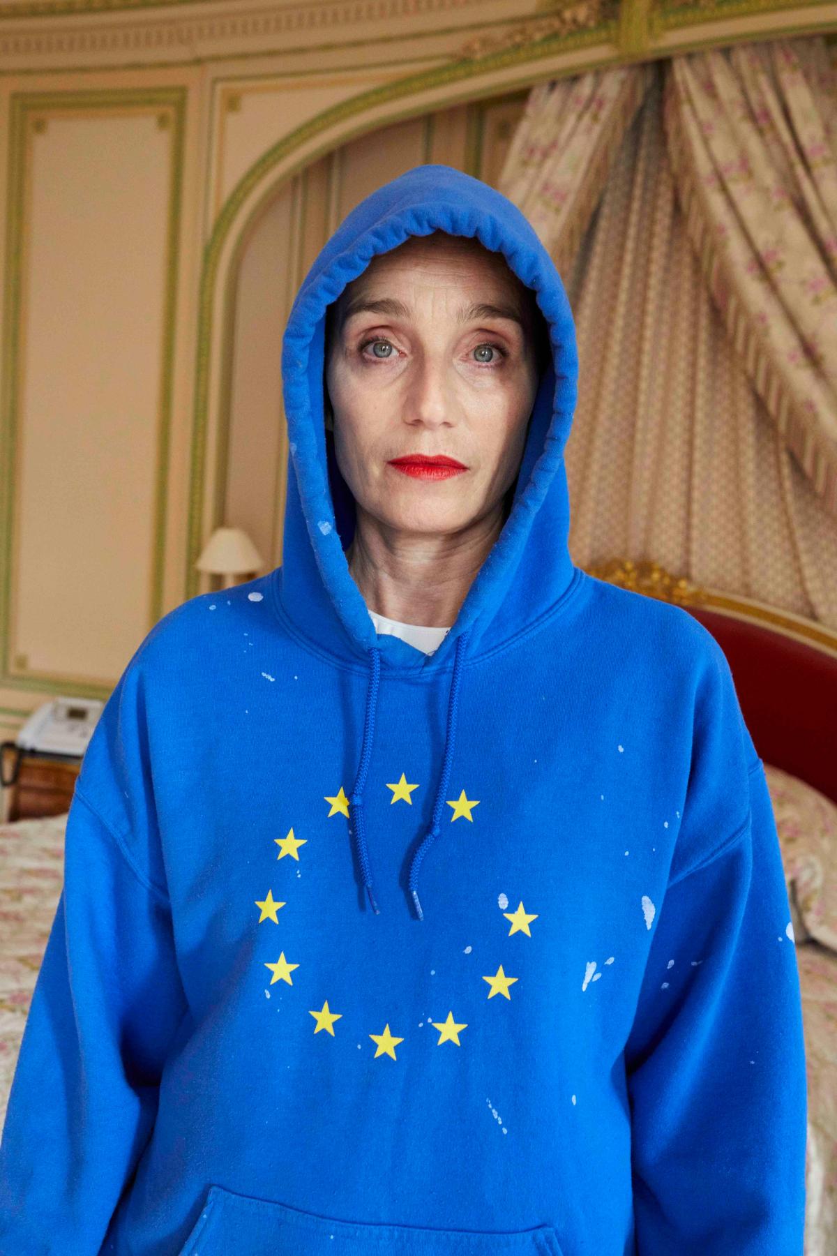 Juergen Teller's Kristin Scott Thomas No.1, London (2017) is included in the exhibition and auction © Juergen Teller. All rights reserved