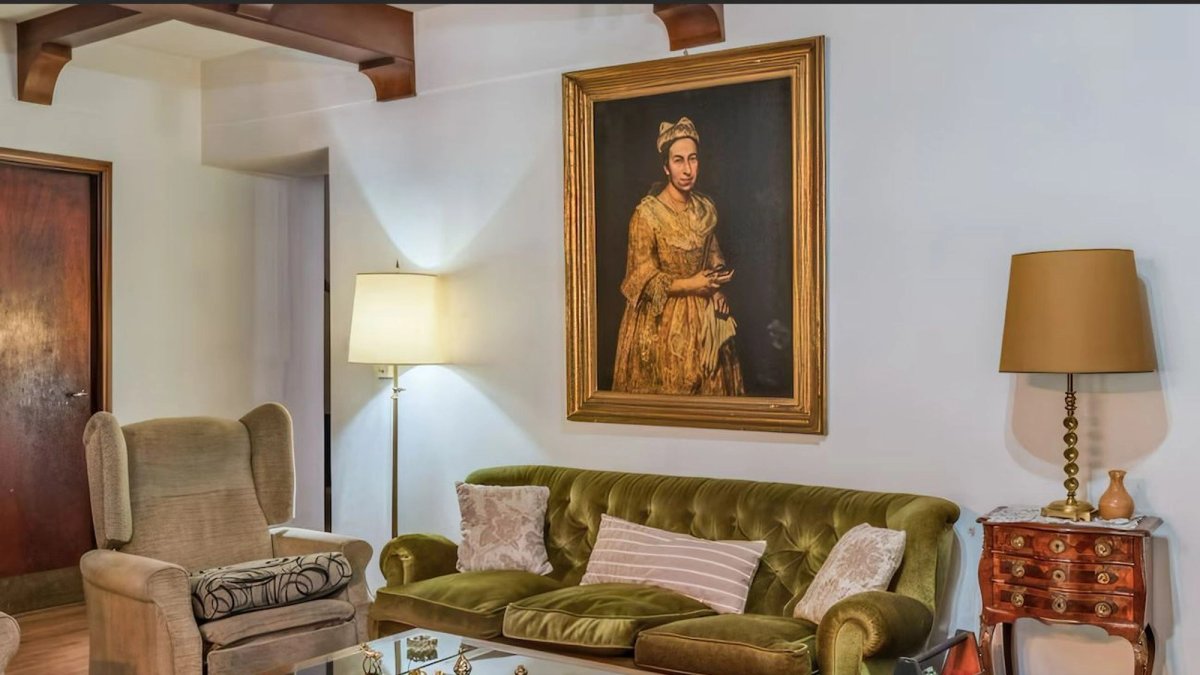What appears to be Giuseppe Ghislandi’s Portrait of a Lady showed up the listing on the estate agent Robles Casas & Campos’s website in August
Photo: Robles Casas & Campos