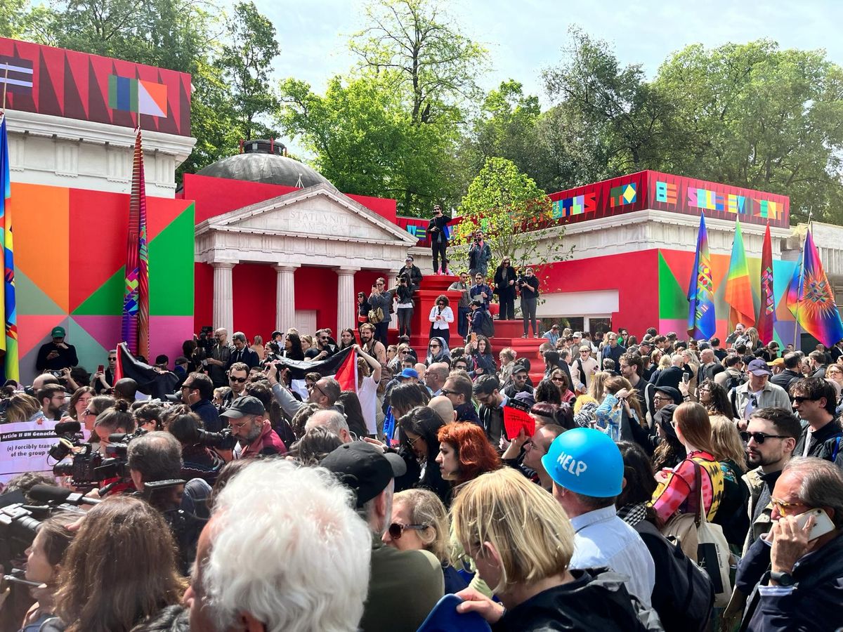 Protesters outside the US pavilion at the Venice Biennale © The Art Newspaper