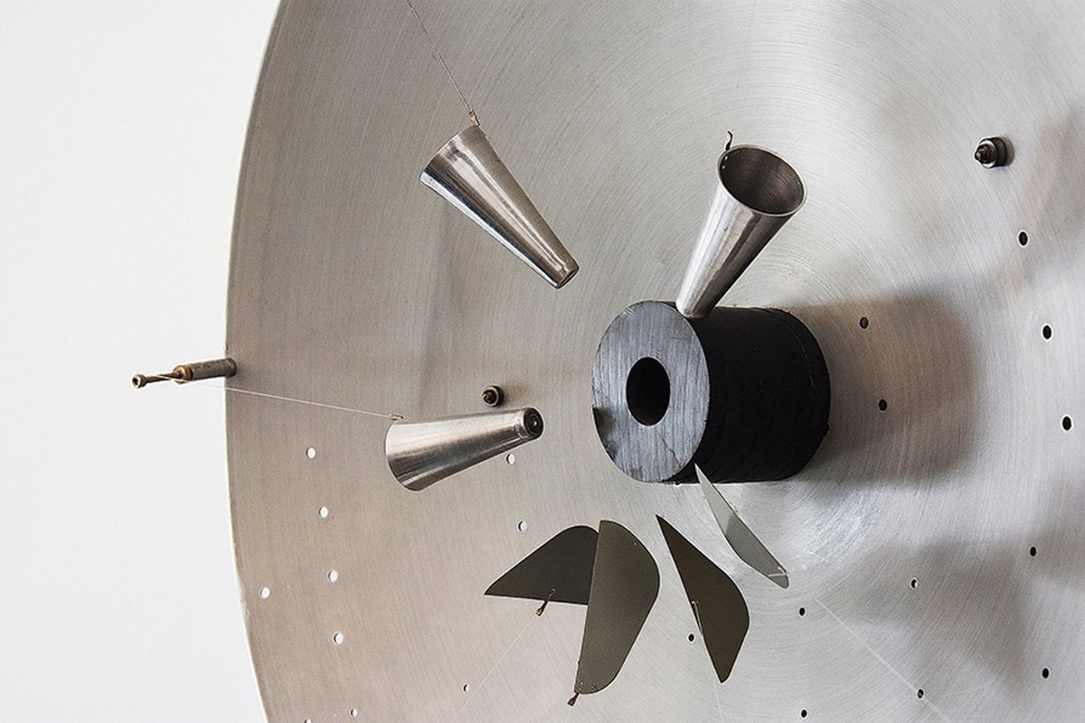 Radar (1960) demonstrates Takis’s fascination with magnetics Photo: Fay Zervos, © ADAGP, Paris and DACS