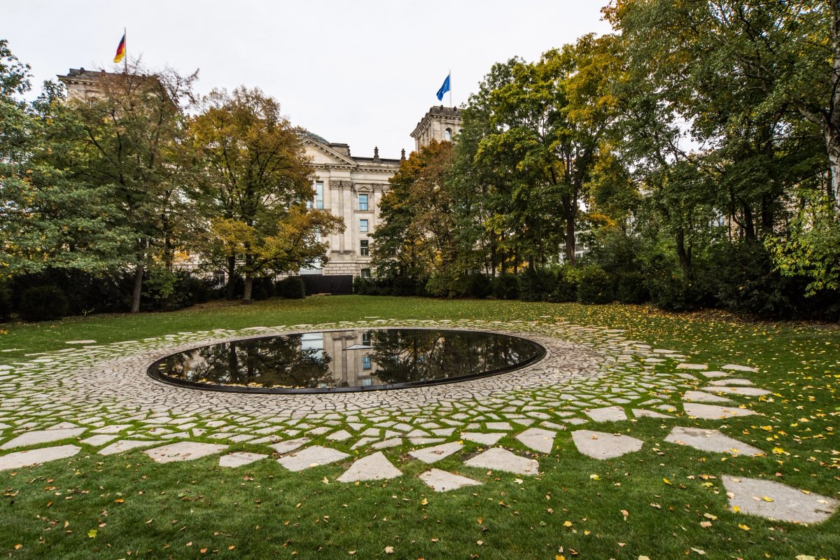 The Memorial to the Sinti and Roma Victims of National Socialism Photo: © Marko Priske