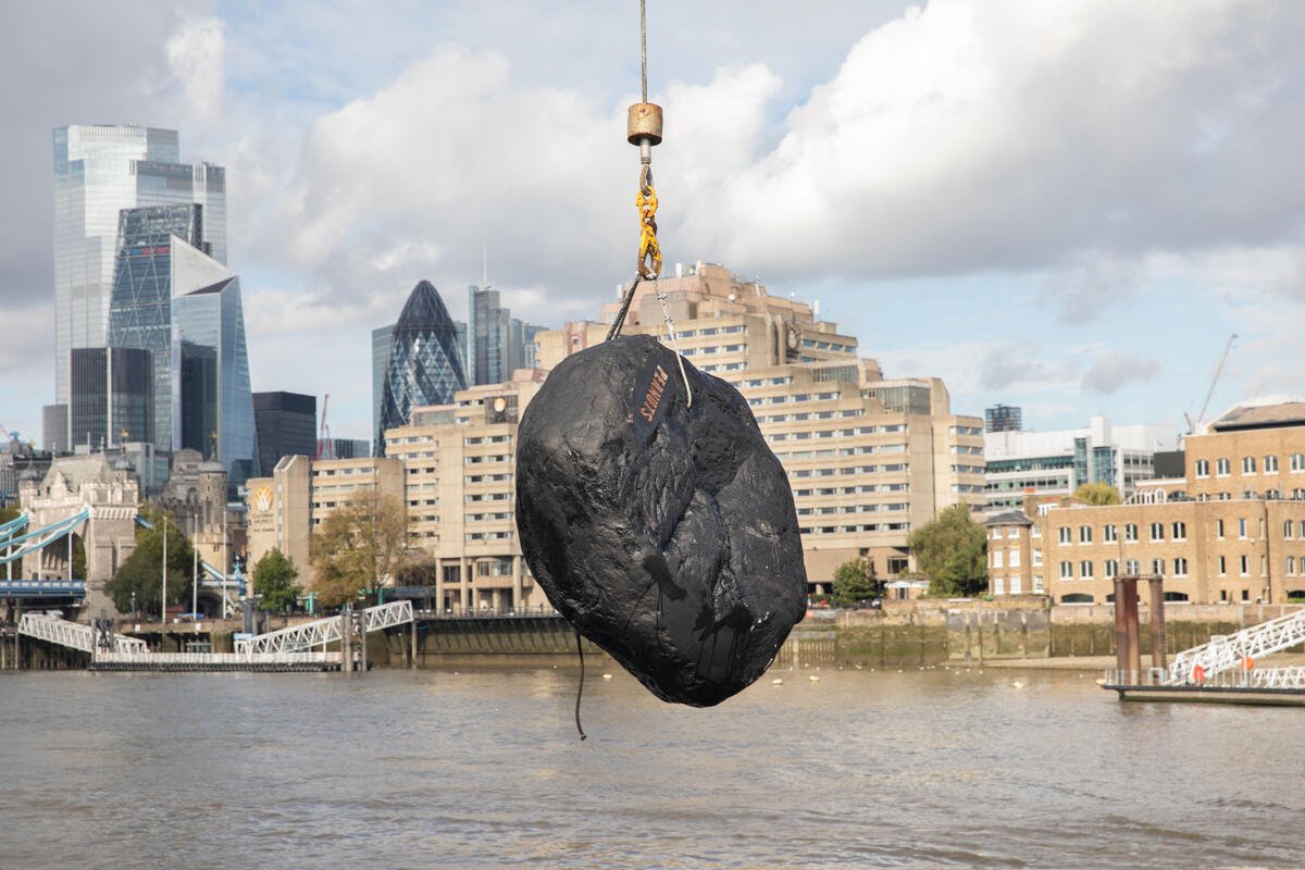 Fiona Banner's Full Stop sculpture being lifted by crane into a Greenpeace boat, to be transported to the North Sea © Greenpeace