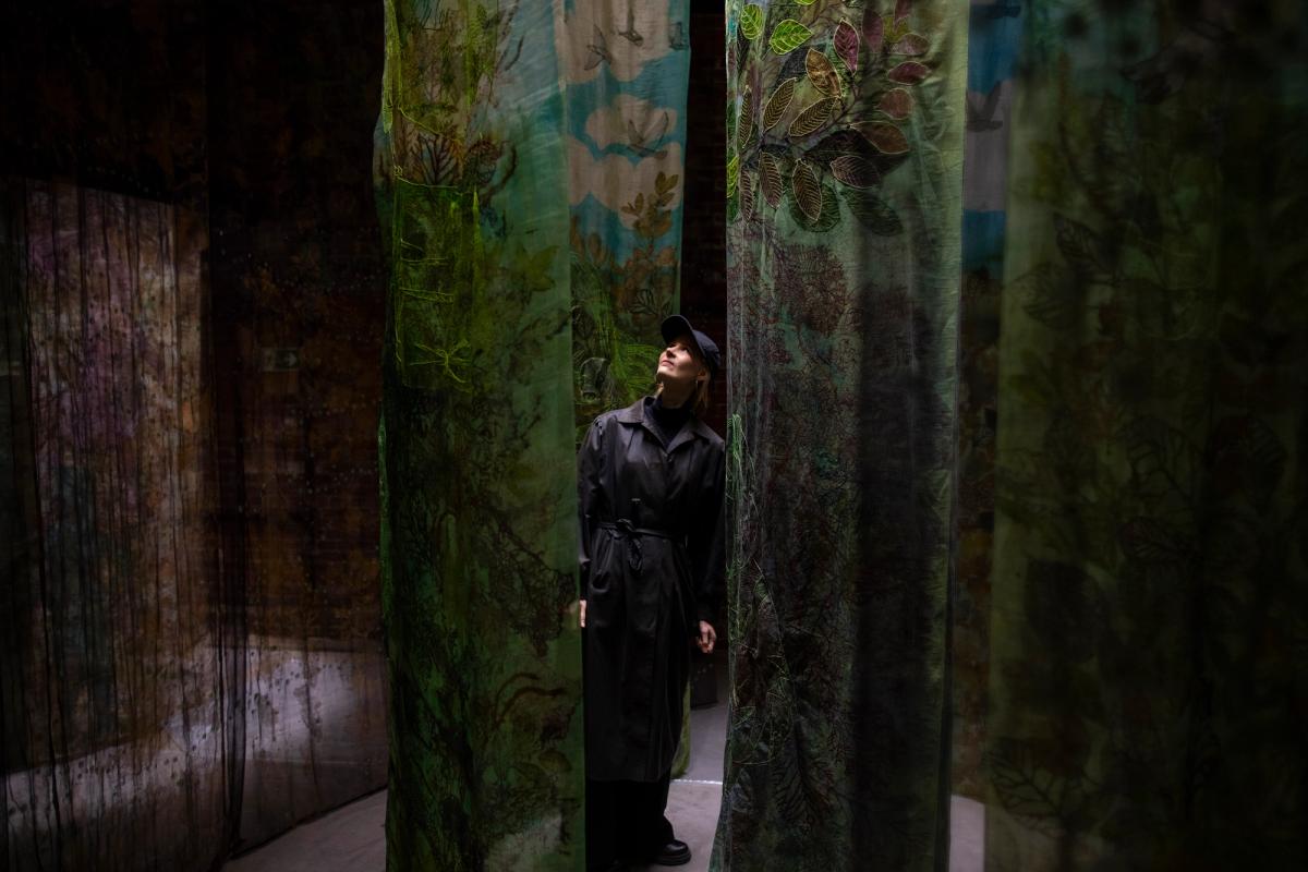 Geraldine Javier: Witness, 2025, detail. Helsinki Biennial 8.6.–21.9.2025, Vallisaari Island
Photo: HAM / Helsinki Biennial / Maija Toivanen