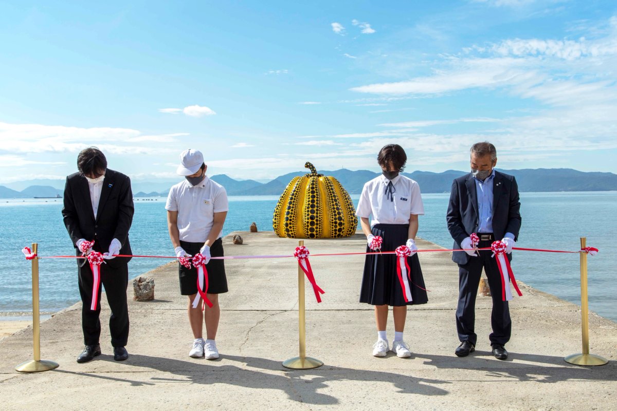 The unveiling ceremony of Yayoi Kusama's Pumpkin (1994) post-2022 restoration
©Yayoi Kusama; Photo: Tadasu Yamamoto
