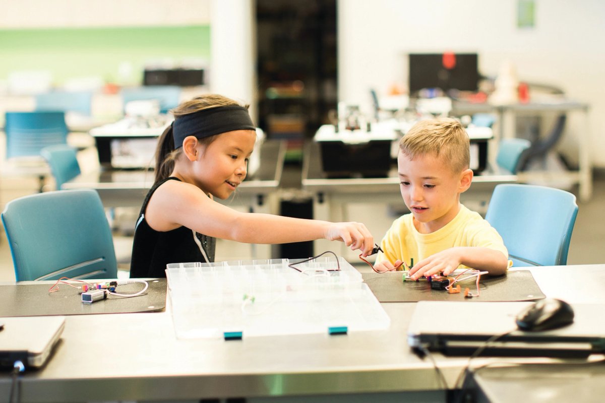 Children learning to build electronic circuits at the Orange County Library System