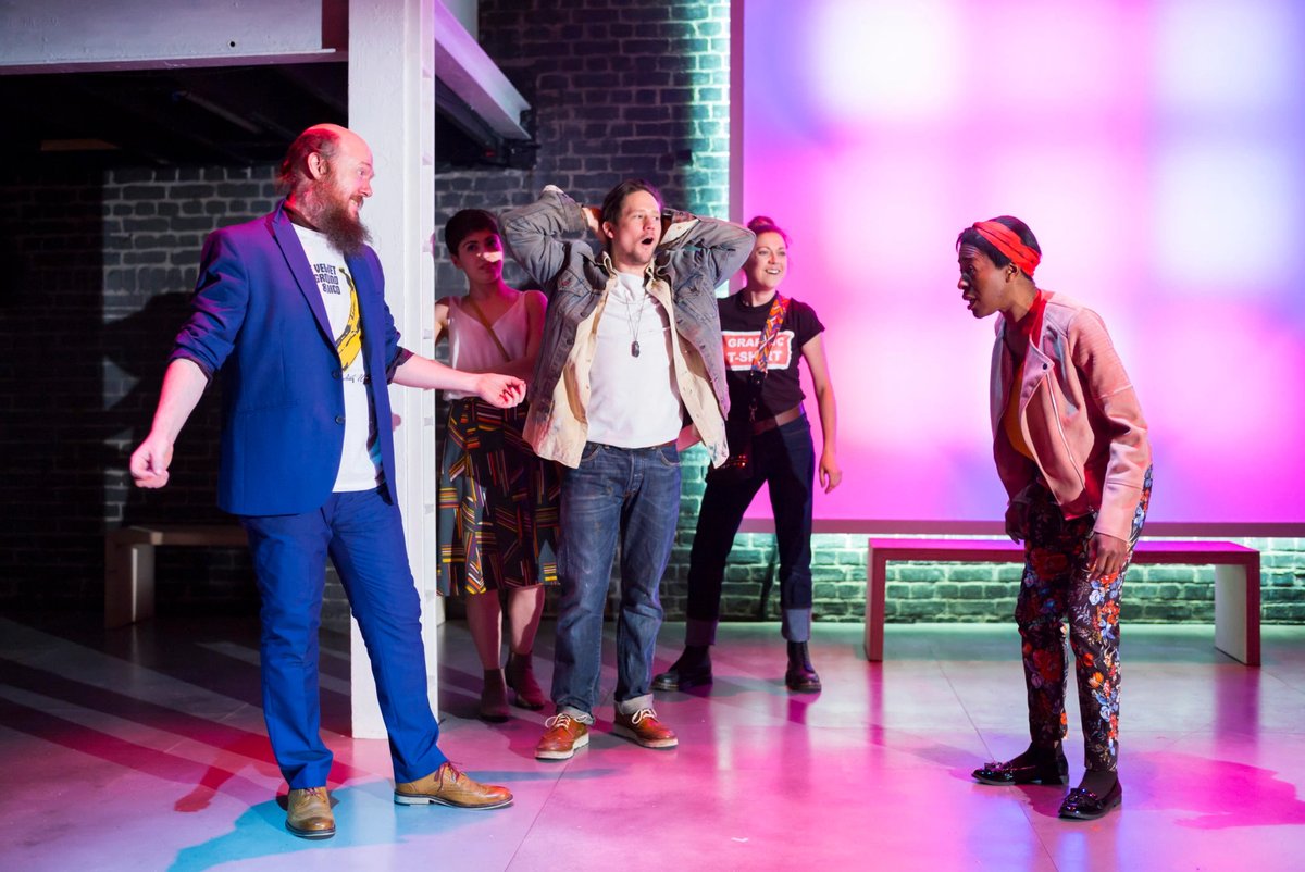 The art world is a zoo in the play Great Apes