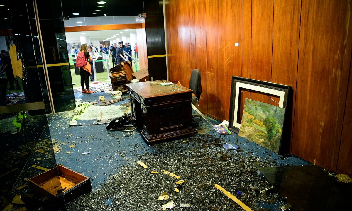 Brazilian authorities assess artworks damaged by rioting Bolsonaro supporters Brazilian authorities assess artworks damaged by rioting Bolsonaro supporters