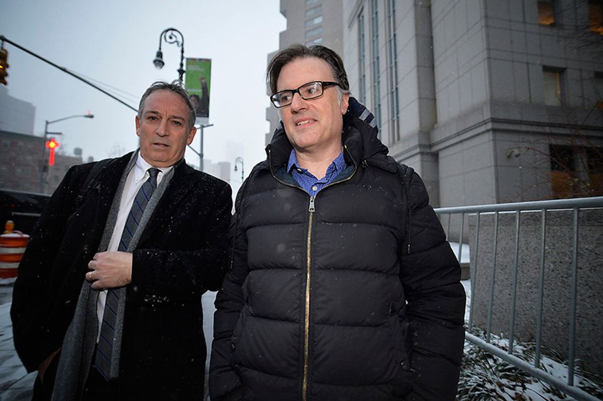 Former art dealer Ezra Chowaiki leaves Federal Court with his lawyer after his arraignment in 2018 © Matthew McDermott/Polaris