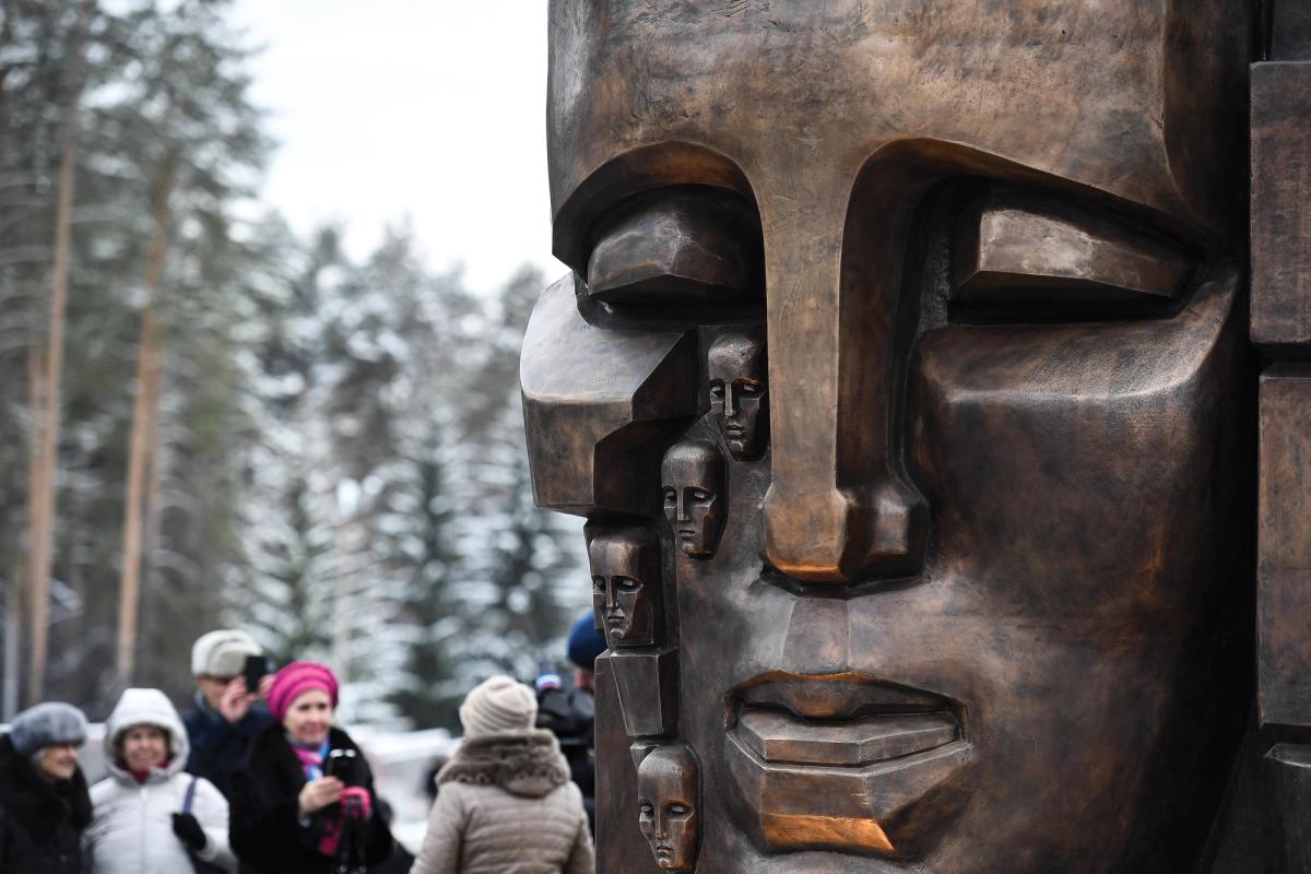 Neizvestny's Masks of Sorrow, a monument in remembrance of victims of Soviet political repression, located in Russia's Sverdlovsk region © Photo: Donat Sorokin/Tass via Getty Images