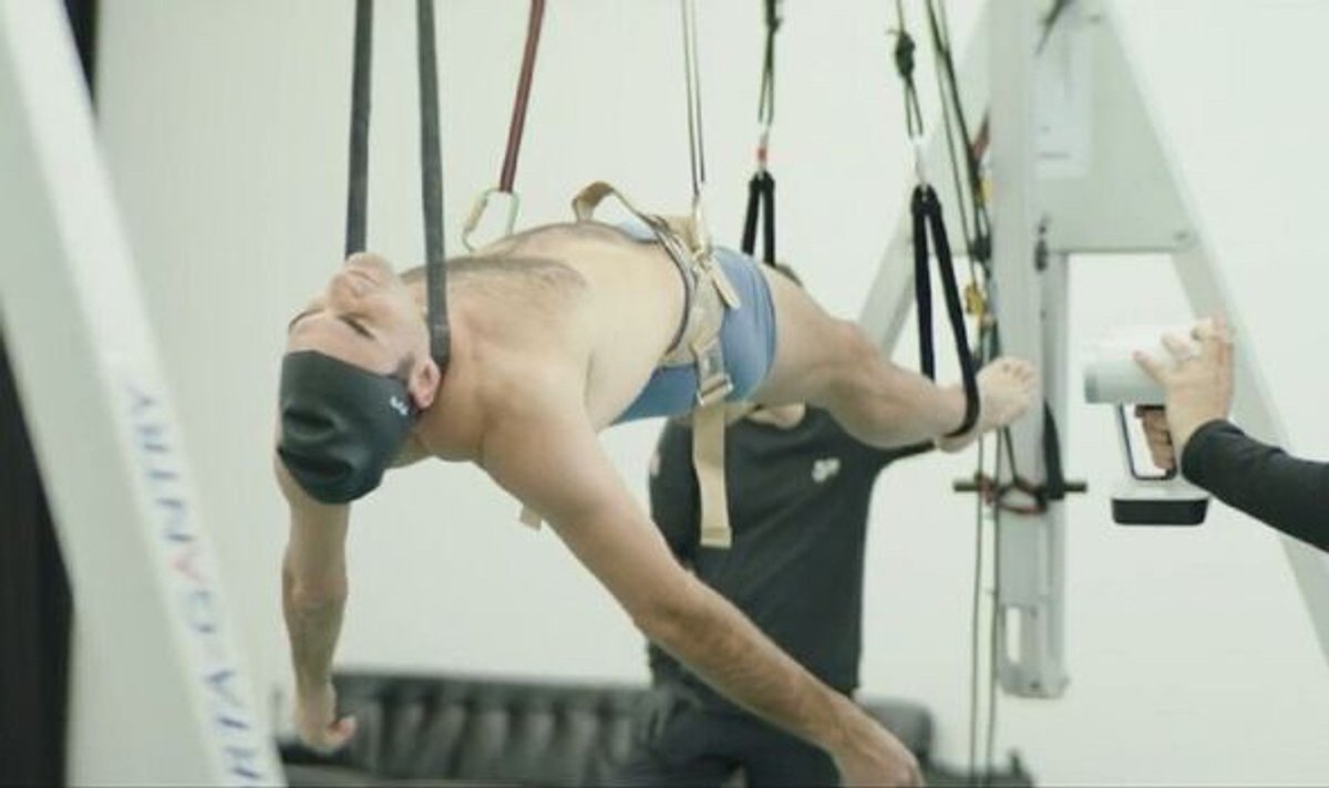 Roger Federer is turned into an Ugo Rondinone sculpture
Image: Credit Suisse & NBCUniversal