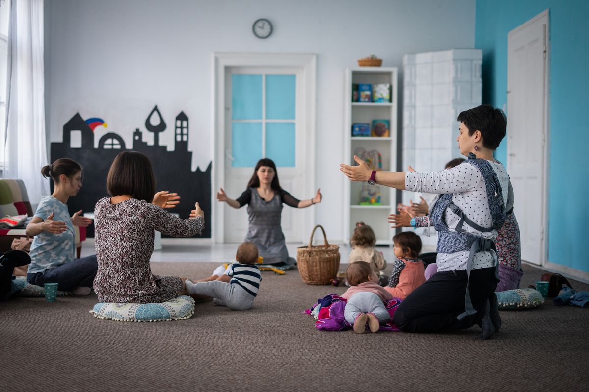 A workshop from the the Music & Motherhood programme for Postnatal Depression Photo Courtesy of Ioana Ofelia & WHO Europe