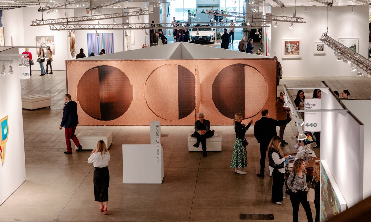 Expo Chicago’s first outing below Frieze attracts bustling crowds and engaged consumers Expo Chicago’s first outing below Frieze attracts bustling crowds and engaged consumers