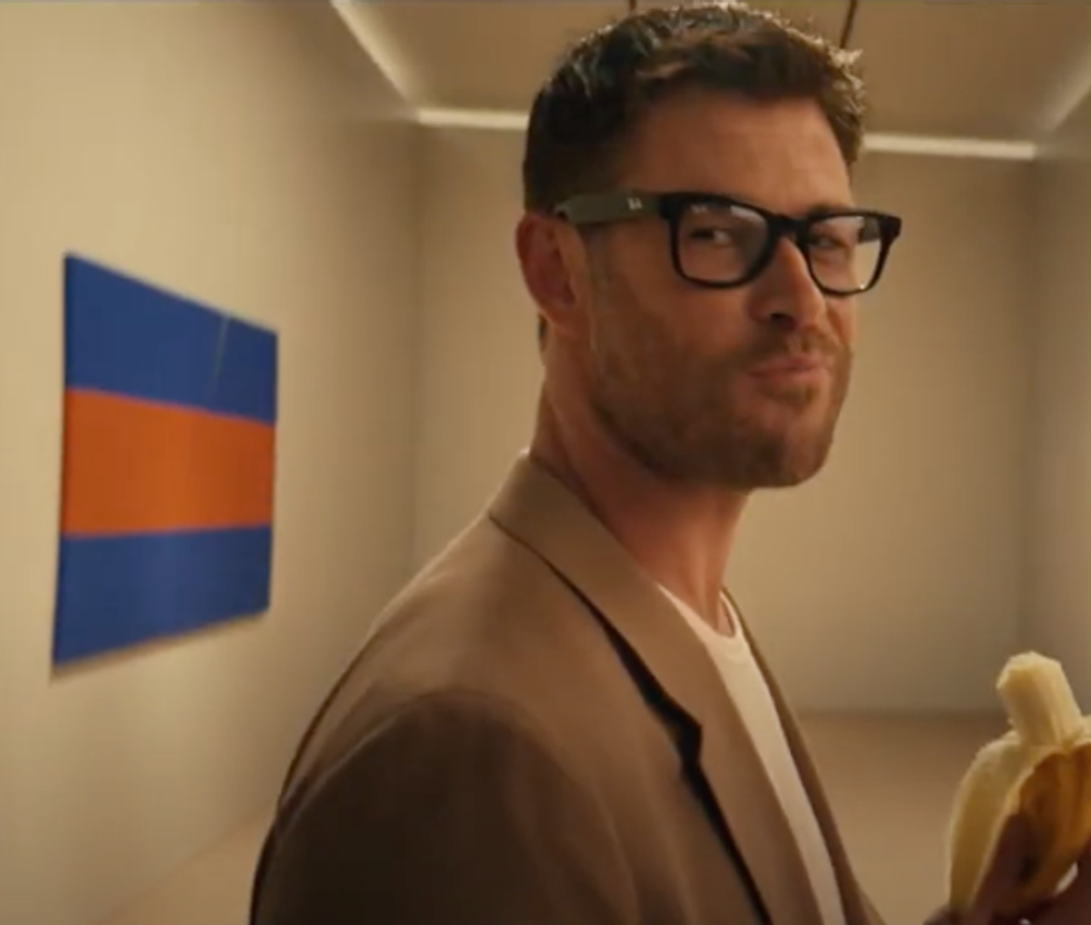 Chris Hemsworth can't see "the art"
Courtesy: Meta