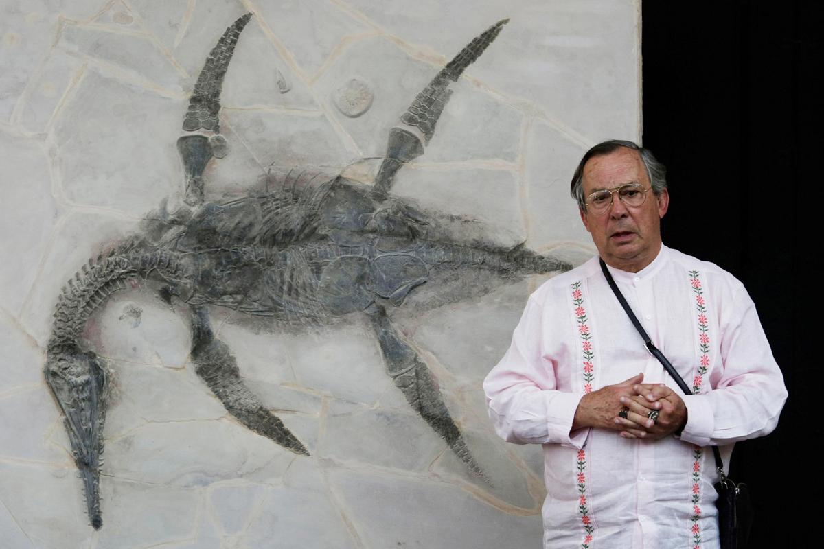 Mauricio Fernández Garza with a fossil at his home on the outskirts of Monterrey, Mexico Photo: REUTERS / Daniel Becerril / Alamy Stock Photo