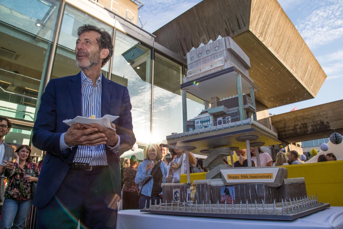 Ralph Rugoff hands out the Hayward Gallery cake at  its 50th birthday party Photo: Pete Woodhead